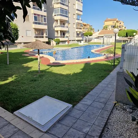 Magnifico Adosado En Torrevieja, Alicante. بيت للعطل *