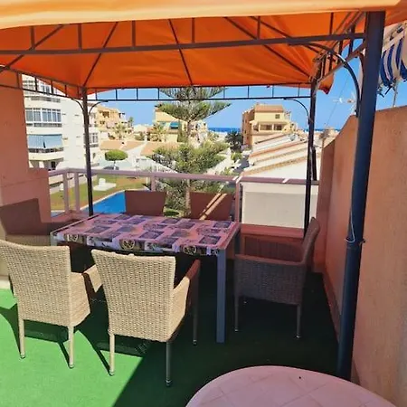 بيت للعطل Magnifico Adosado En Torrevieja, Alicante. *