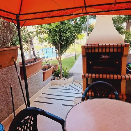بيت للعطل Magnifico Adosado En Torrevieja, Alicante. *